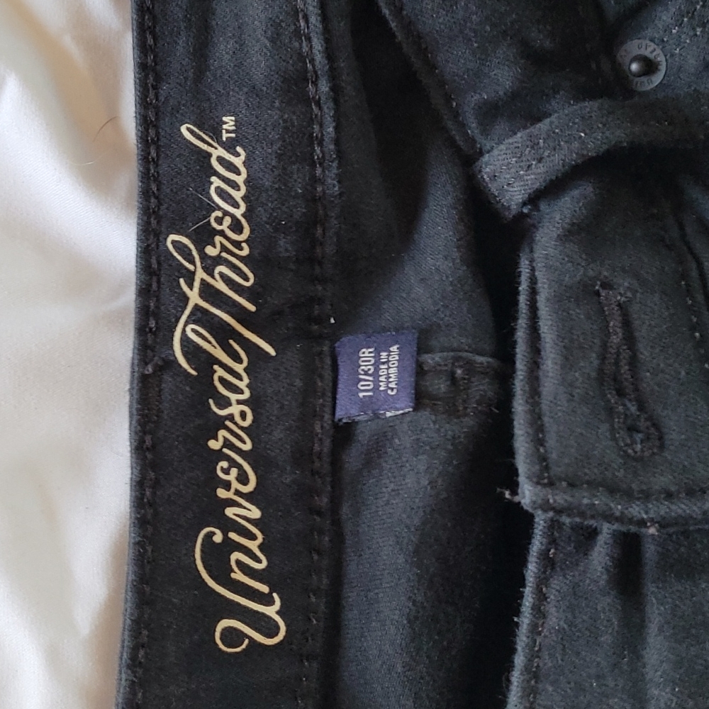 Women's size 10/30R black jeans. Luke new condition.